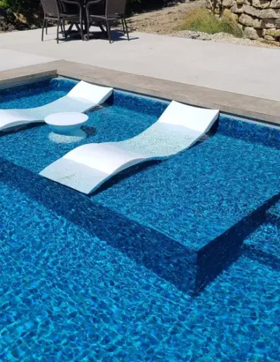 Seaglass liner ledge with ledge loungers in water
