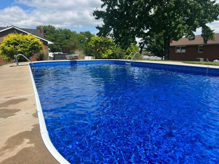 4' Round Corners on a HDE Oxford Pool by Pool Cover Depot